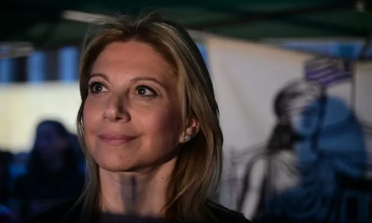 Μαρία Καρυστιανού για τον Άγνωστο Στρατιώτη: «Κάτω τα χέρια από το μνημείο όλων μας – Η χώρα δεν σας ανήκει»