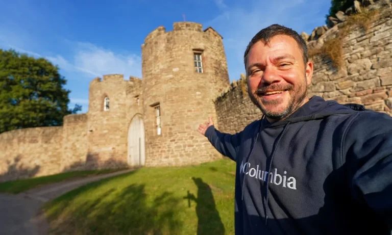 Happy Traveller στον ΣΚΑΪ: Στάση σε Μάντσεστερ και Λίβερπουλ με Ευτύχη και Ηλέκτρα