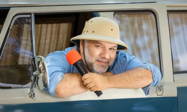 Ο Γρηγόρης Αρναούτογλου «οργώνει» την Κρήτη! Μαντινάδες, ρακές και ένα μαχαίρι με μήνυμα στο νέο Roadshow!