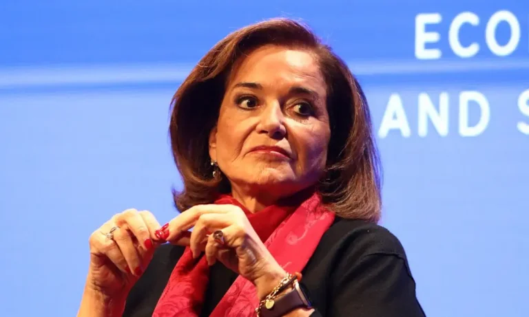 Προκλητική Ντόρα Μπακογιάννη για Άγνωστο Στρατιώτη: «Δεν είναι για καντηλάκια του ΙΚΕΑ»