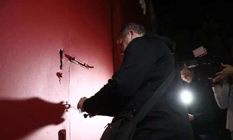 Ο Δήμος Αθηναίων σφραγίζει το μπαρ στο Γκάζι