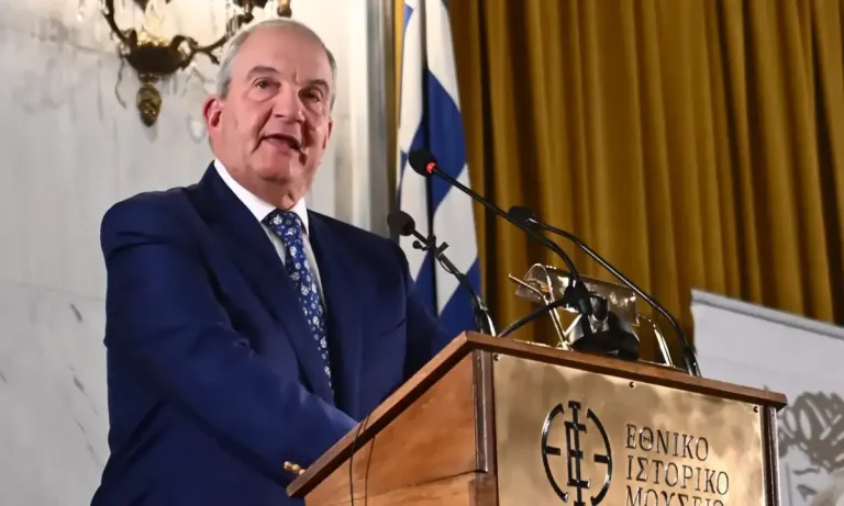 Κώστας Καραμανλής: «Βαδίζουμε ολοταχώς σε θεσμική και πολιτική κρίση» – «Ή αλλάζετε ή βουλιάζετε» σαν να είπε προς το Μαξίμου