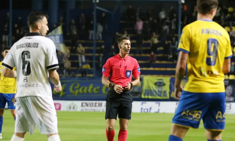 Διαιτησία: Γι΄αυτό έκανε μπαμ ο Λαμπρόπουλος! «Γύρνα να δω ποιος είσαι να σου βγάλω κι εσένα»!