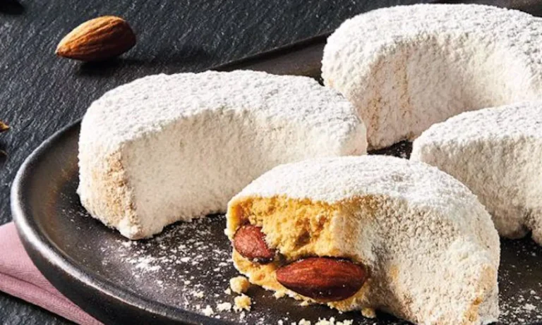 Τι διαφορετικό έχουν οι κουραμπιέδες της Νέας Καρβάλης και πώς έφεραν τη συνταγή από τη Μικρά Ασία