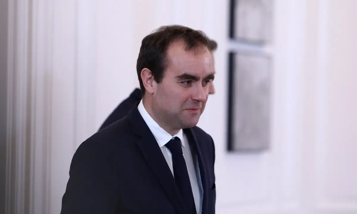 Μακρόν σε κρίση: Διορία 48 ωρών στον Λεκορνί για έξοδο από το αδιέξοδο