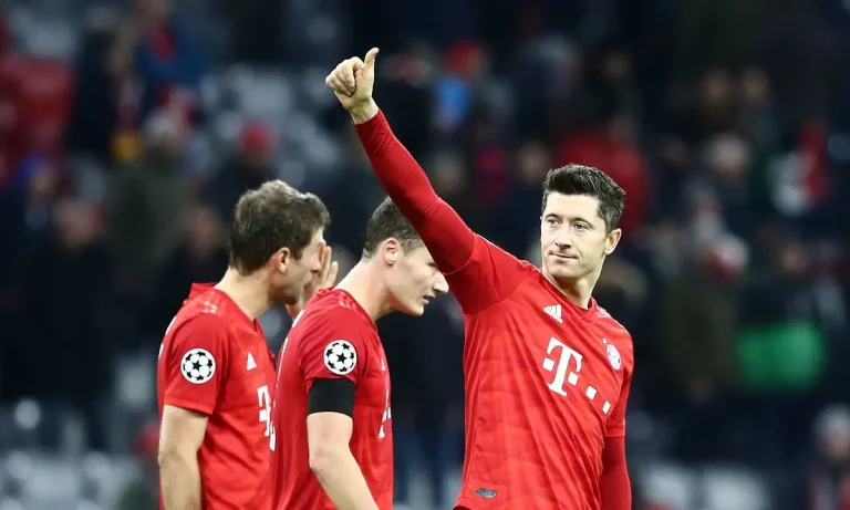 Καλά δεν παίζει ο Λεβαντόφσκι και στην θέση του είναι ο Ρούνι και ο Ντρο, μην… τρελαθούμε πως είναι και ευκαιρία για τον Ολυμπιακό