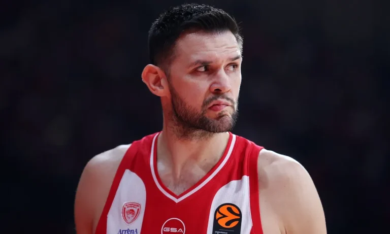 Αμφίβολος ο Παπανικολάου για Μπάγερν – Τραυματισμός στην προπόνηση του Ολυμπιακού