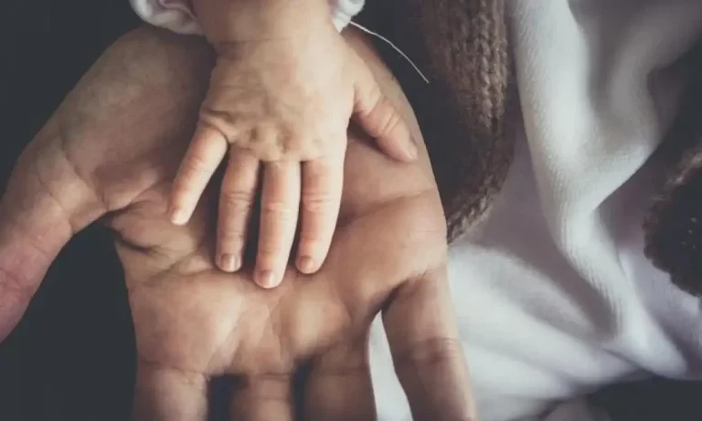 Δημογραφικό: Η κυβέρνηση αγνοεί εδώ και 1 χρόνο το αίτημα Δημάρχων να μπορούν να δίνουν επιδόματα γέννησης!