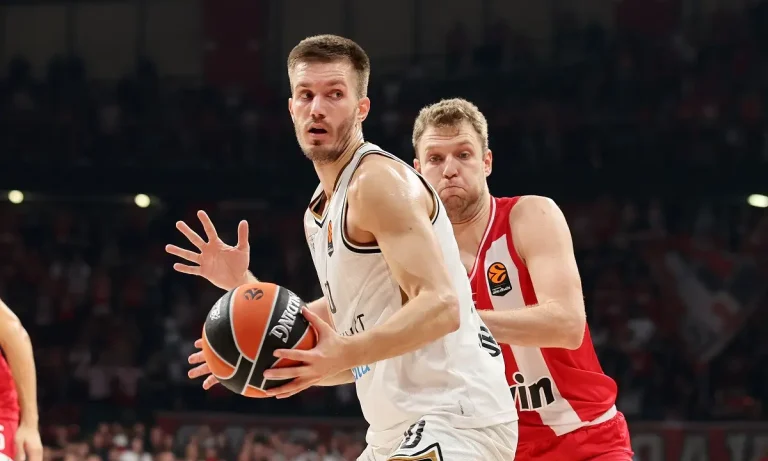 Πετρούσεφ: Η απάντησή του στα γιουχαρίσματα των φιλάθλων του Ολυμπιακού