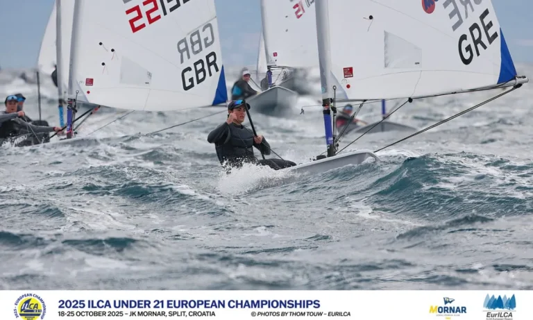 Εντυπωσιακή παρουσία των Ελλήνων ιστιοπλόων – Κυφίδης και Πετριανός στις πρώτες θέσεις του Ευρωπαϊκού Πρωταθλήματος ILCA7 U21