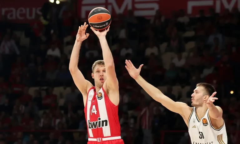 Ο Βεζένκοφ ξανά κορυφή στη Euroleague με εμφάνιση ηγέτη