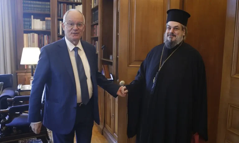 Συνάντηση του Κωνσταντίνου Τασούλα με τον Μητροπολίτη Σιγκαπούρης