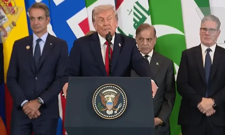 Ντόναλντ Τραμπ: «Μερικούς εδώ δεν τους συμπαθώ καθόλου» – «Αθέατος» πάλι ο Μητσοτάκης στη Σύνοδο για τη Γάζα