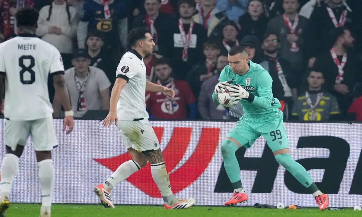 Τσιφτσής: Το δεξί του… γάντι!