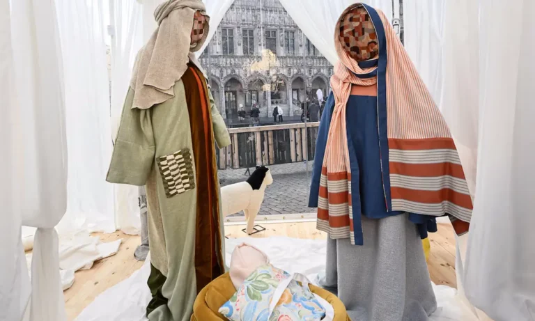 Ελευθέριος Ανδρώνης: Η παραχάραξη των Χριστουγέννων συνεχίζεται – Απρόσωπη «συμπεριληπτική» φάτνη έστησαν στις Βρυξέλλες