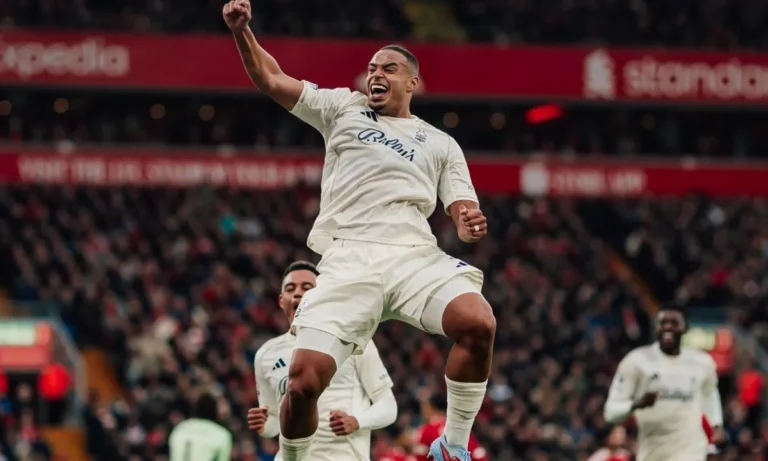 Ποδόσφαιρο: Μυθικό διπλό της Νότιγχαμ Φόρεστ του Βαγγέλη Μαρινάκη στην έδρα της Λίβερπουλ!