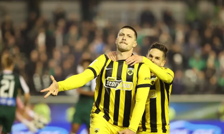 Παναθηναϊκός-ΑΕΚ 2-3: Η ΑΕΚ πήρε το θρίλερ της Λεωφόρου με τις δυο αποβολές, τα τρία πέναλτι και το χατ τρικ του Γιόβιτς