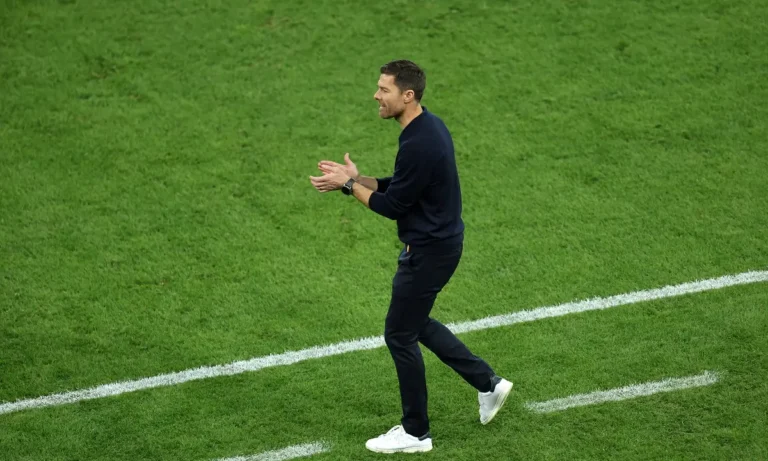 Συμφωνία στα αποδυτήρια της Ρεάλ μετά τη νίκη στην Αθήνα