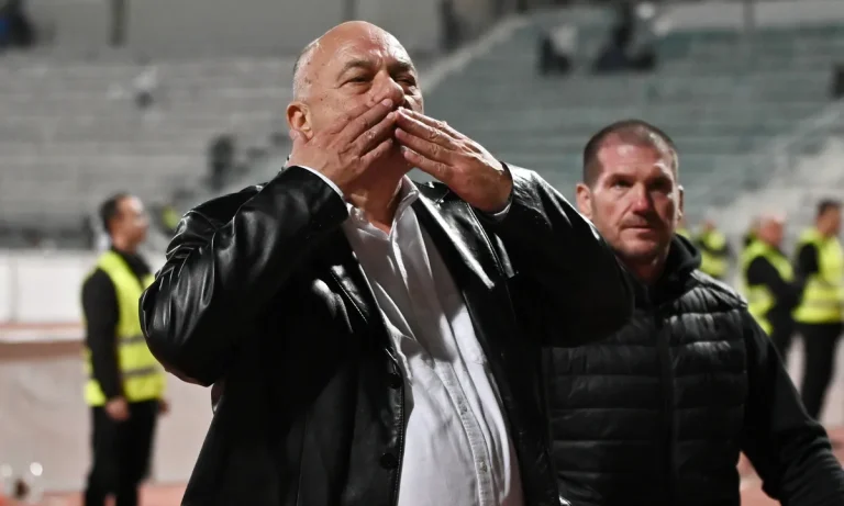 Μπέος: Τα… φιλάκια στον κόσμο του Παναθηναϊκού!