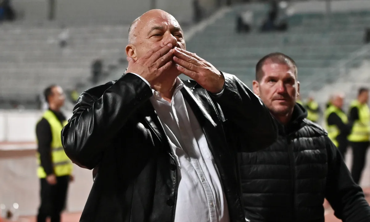 Μπέος: Τα… φιλάκια στον κόσμο του Παναθηναϊκού!