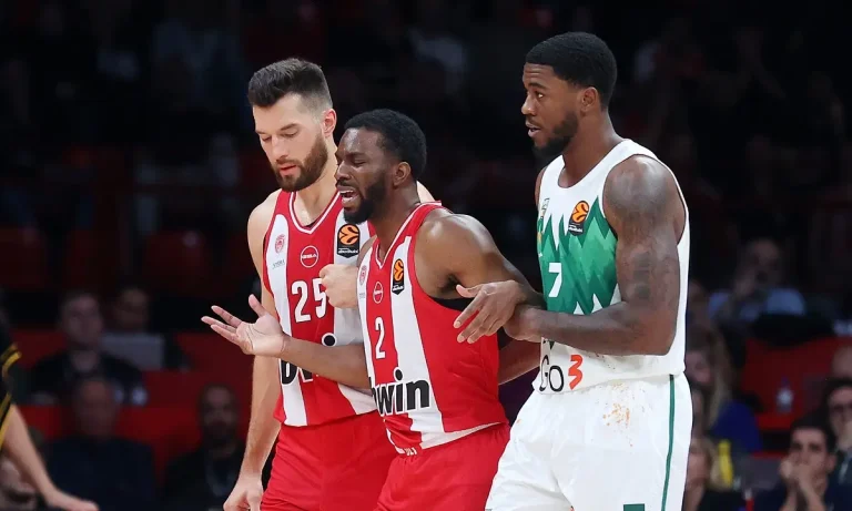 Κίναν Έβανς: Ρυθμικά φωνάζει το όνομά του το ΣΕΦ