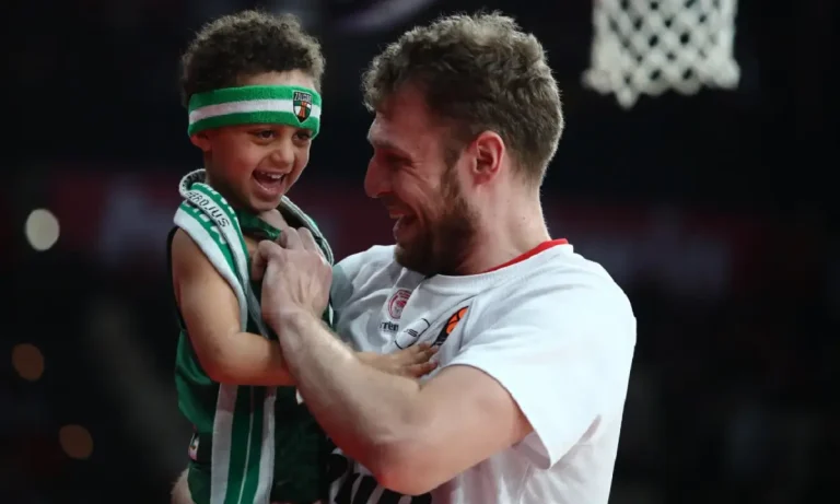 Ολυμπιακός – Ζαλγκίρις: Έπεσε το ίντερνετ με τον γιο του Γκος