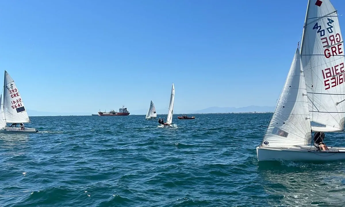 Οι Έλληνες ιστιοπλόοι πρωταγωνιστούν και στις διεθνείς κλάσεις της 34ης Athens International Sailing Week