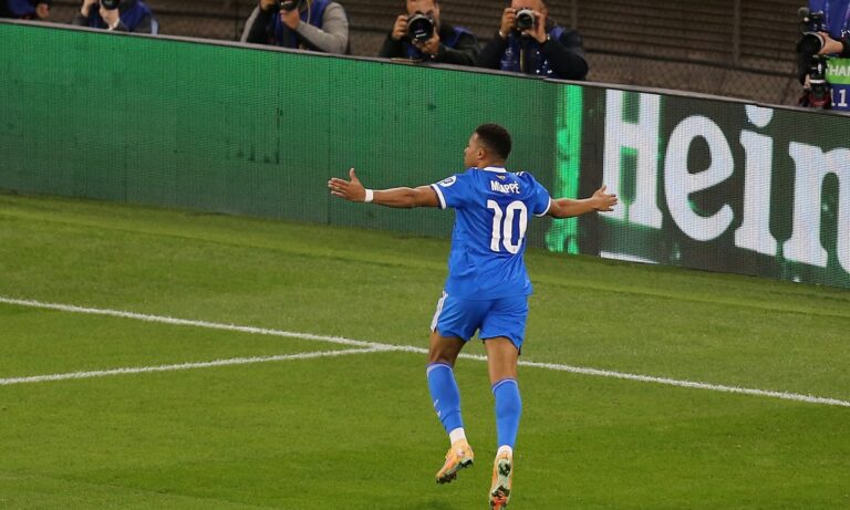 Το χατ τρικ του Εμπαπέ και και τα 30” που δίνουν την πρωτιά στον Σαλάχ