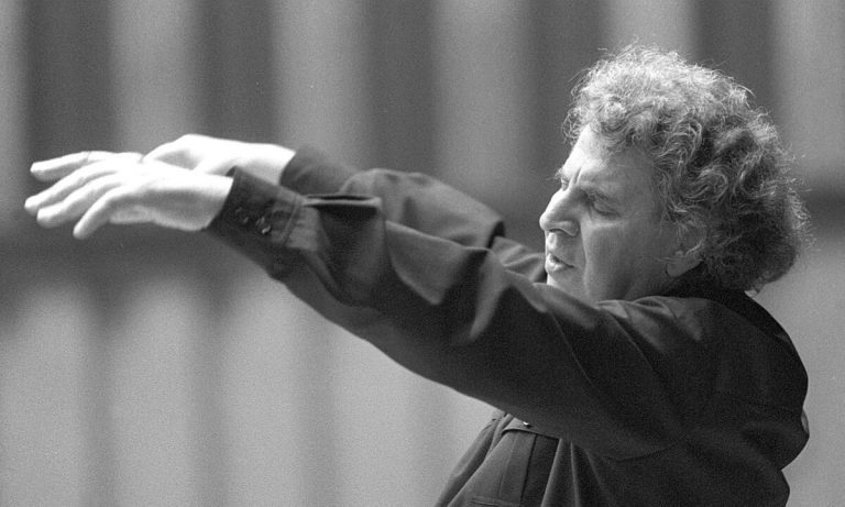 Ο Γιώργος Μαργαρίτης τραγουδά Μίκη Θεοδωράκη στο Δήμο Φυλής