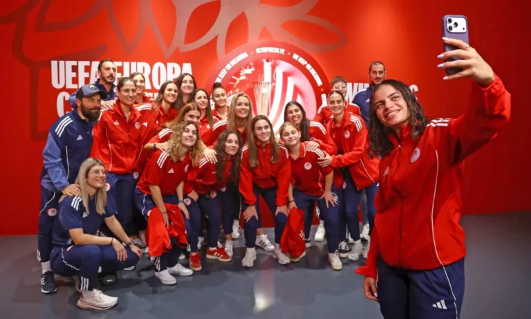 Στο νέο Μουσείο του Ολυμπιακού η ομάδα ποδοσφαίρου Γυναικών