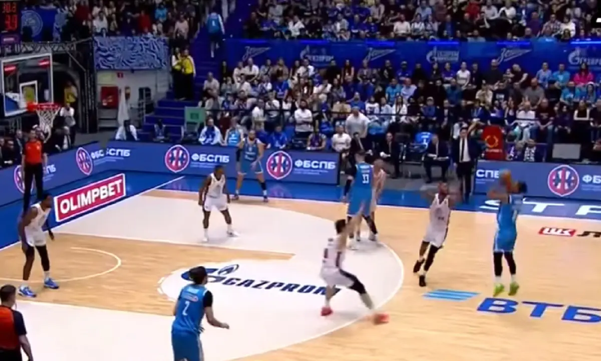 Ο Ολυμπιακός εξετάζει τον παικταρά Τρεντ Φρέιζερ για την περιφέρεια