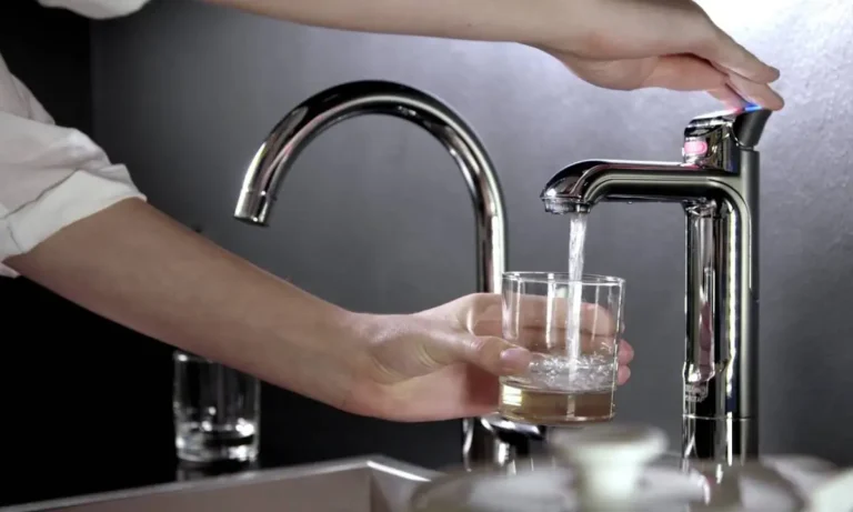 Κοινωνία: ΕΥΔΑΠ: Χαράτσι 30 ευρώ στους λογαριασμούς μας το 2026 – Η «μπίζνα» του νερού δεν σταματά ούτε με… κατακλυσμό