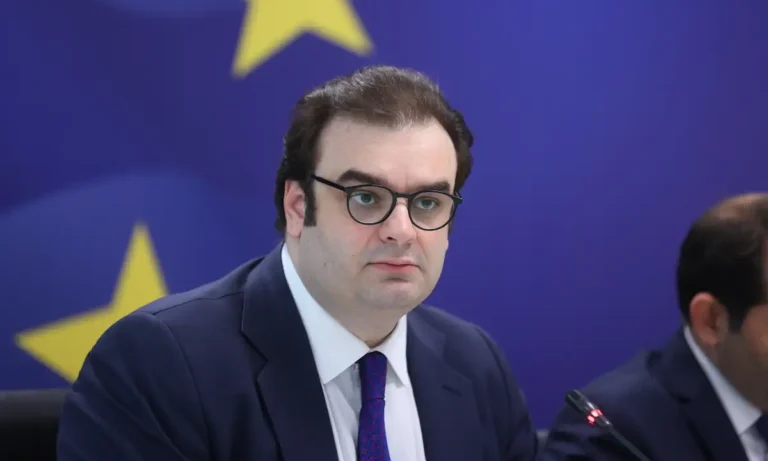 Ελευθέριος Ανδρώνης: Κυριάκος Πιερρακάκης: Επική επιτυχία – Έχουμε τον πιο φτωχοποιημένο λαό της Ευρώπης και 1 πρόεδρο Eurogroup!