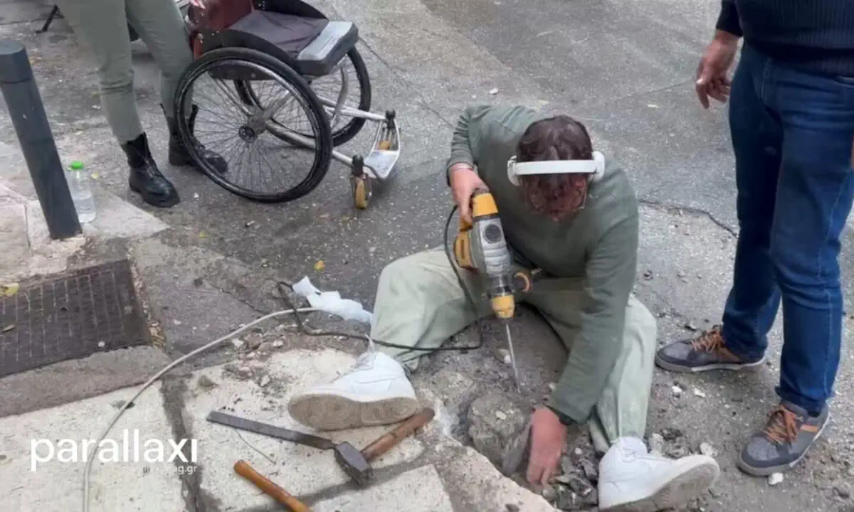 Θεσσαλονίκη: Ανάπηρος έχτισε ράμπα μόνος του και έδειξε τι σημαίνει να είσαι ΑμεΑ στην τριτοκοσμική Ελλάδα