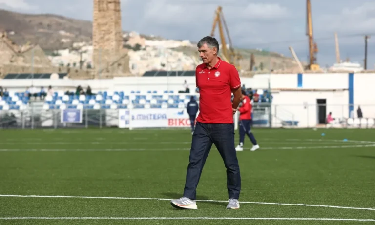 Ελλάς Σύρου – Ολυμπιακός : Τα άλλαξε σχεδόν όλα στην ενδεκάδα ο Μεντιλίμπαρ – Με δύο φορ και Καμπελά βασικό!