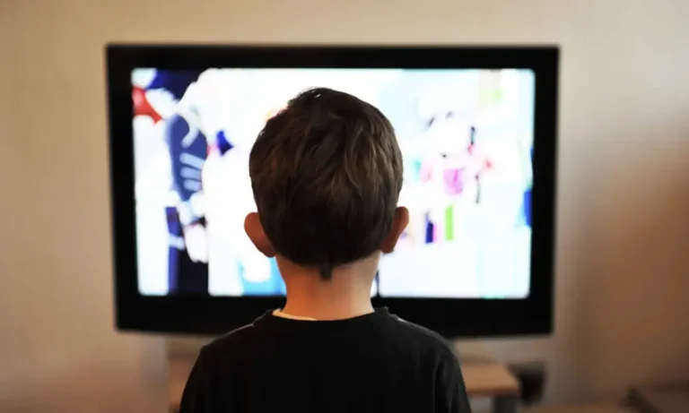 Ελευθέριος Ανδρώνης: Το ύπουλο δηλητήριο του Netflix στα παιδιά: 41% των «κατάλληλων» σειρών είναι γεμάτες με woke μηνύματα!