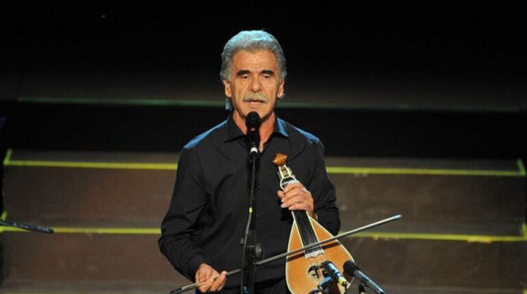 ExtraTime: Χριστούγεννα, Πρωτοχρονιά και Φώτα με τον Βασίλη Σκουλά στη «Ντελίνα»