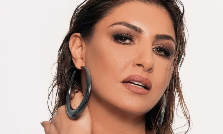 Media: Η Έλενα Παπαρίζου μεταφέρθηκε εκτάκτως στο νοσοκομείο και ακυρώνει τις επαγγελματικές της υποχρεώσεις