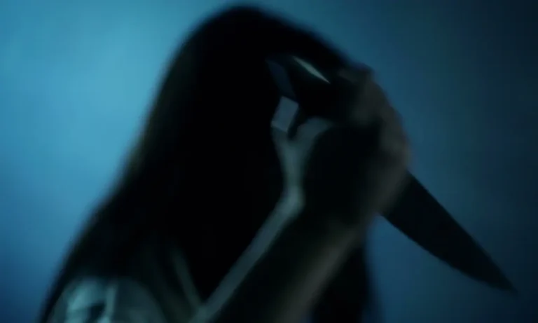 Κοινωνία: Σοκ προκαλούν τα αυξανόμενα περιστατικά βίας μεταξύ κοριτσιών – 16χρονη μαχαίρωσε 14χρονη σε σχολείο της Κυψέλης!