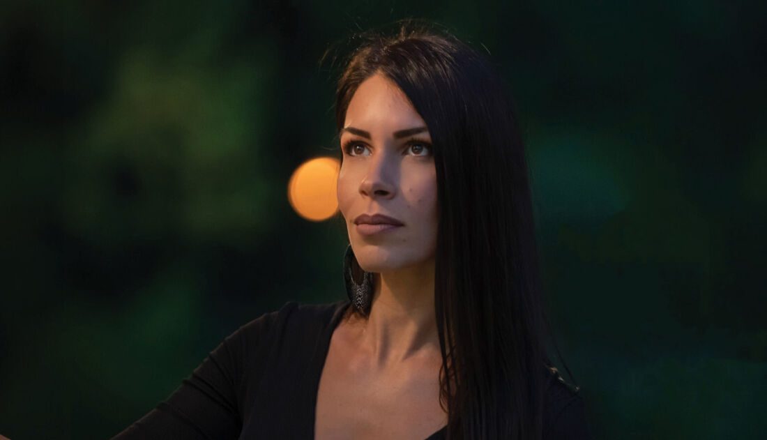 H Χριστιάνα Γαλιάτσου τραγουδά Γιάννη Ζουγανέλη