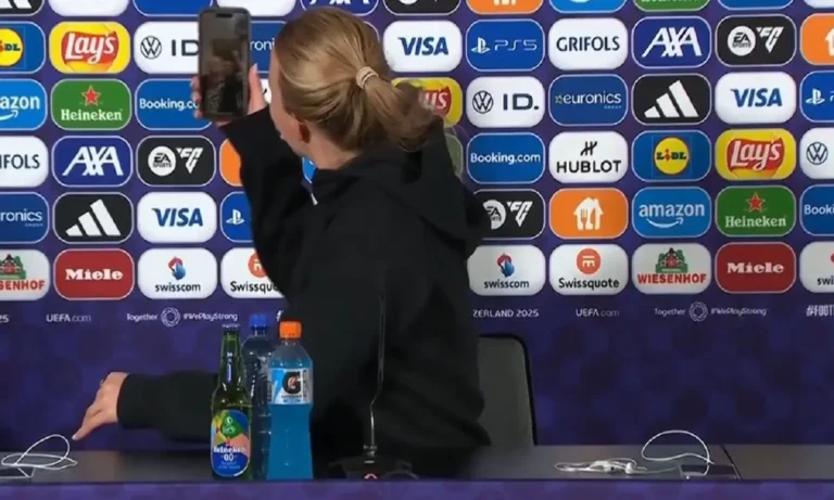 VIRAL: Όταν η τερματοφύλακας της εθνικής ομάδας γυναικών της Αγγλίας έκανε FaceTime