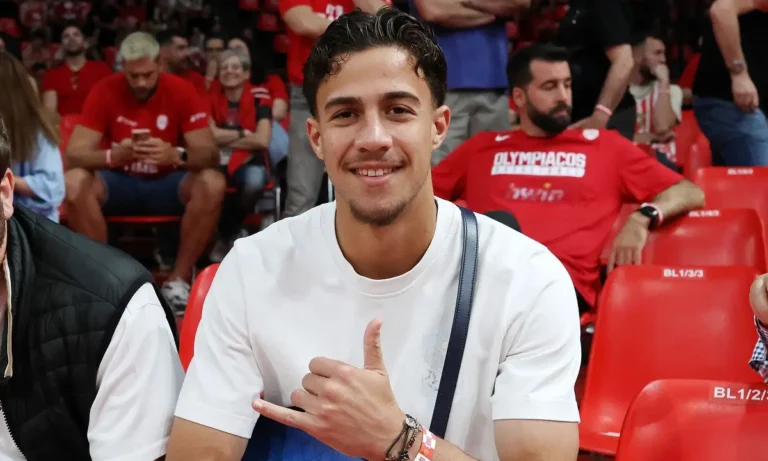 Ποδόσφαιρο: Ποδόσφαιρο: Ο Μπάμπης Κωστούλας κάνει σε λιγότερο χρόνο ότι οι άλλοι σε περισσότερο