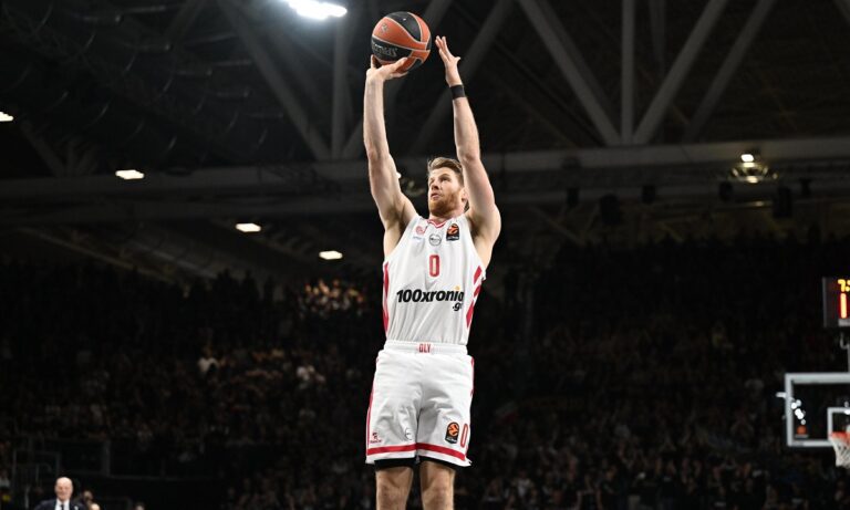 Μπάσκετ: Ολυμπιακός μπάσκετ: Το φάουλ του Γουόκαπ στον Μόργκαν που διαρμαρτύρονται οι Ιταλοί