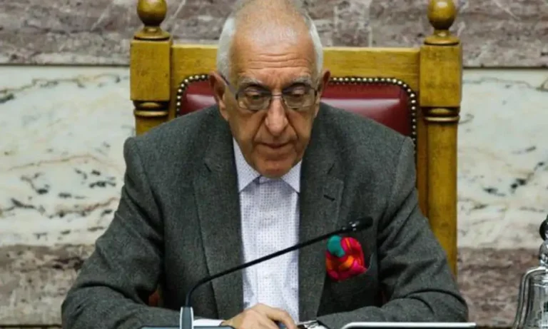 Κοινωνία: Το Μαξίμου τρέμει τις live Εξεταστικές και ρίχνει «μαύρο» – Σάλος με τις δηλώσεις Κακλαμάνη για stop στην τηλεοπτική τους κάλυψη