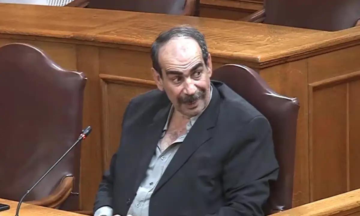 Εξεταστική ΟΠΕΚΕΠΕ: Αδιανόητο «τουπέ» ο «Φραπές» – Έκλεισε το μάτι απειλητικά στον Ηλιόπουλο – «Και να είχα νούμερα τζόκερ σε εσένα θα τα έδινα;»