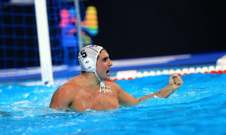 Σπορ: Στέλιος Αργυρόπουλος: Ποιος είναι ο Έλληνας πολίστας που τρέλανε τον κόσμο με το γκολ στην Κροατία