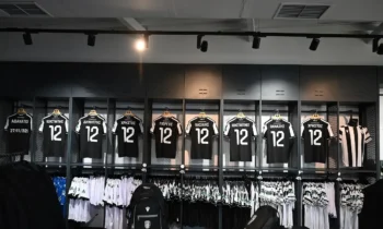 Ποδόσφαιρο: ΠΑΟΚ: Η Ελλάδα πενθεί – Ενός λεπτού σιγή και μαύρα περιβραχιόνια στα ματς – Συγκλονιστικό… Φανέλες με τα ονόματα των παιδιών στην μπουτίκ του ΠΑΟΚ