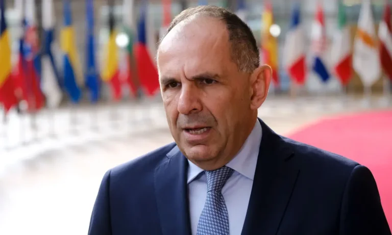 Κοινωνία: Γιώργος Γεραπετρίτης: «Κονσερβαρισμένες» woke ευχές για την πρωτοχρονιά – Μονίμως στη λάθος πλευρά της ιστορίας