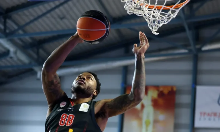 Ποδόσφαιρο: Ολυμπιακός: Άλλο Τάιρικ Τζόουνς και άλλο… Μίγια