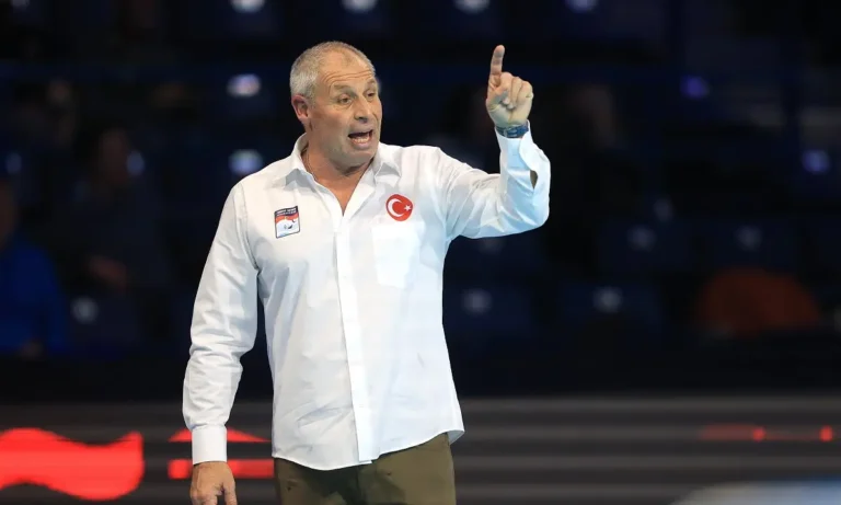 Σπορ: Ελλάδα Πόλο: Η Ελλάδα έχει 3 προπονητές στους πάγκους των 12 ομάδων της Β’ φάσης του Ευρωπαϊκού – Δεν είναι μόνο ο Βλάχος